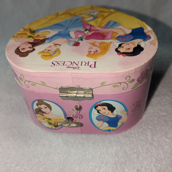 Disney Princess heart shaped musical jewelry box with figurine. - Picture 4 of 8